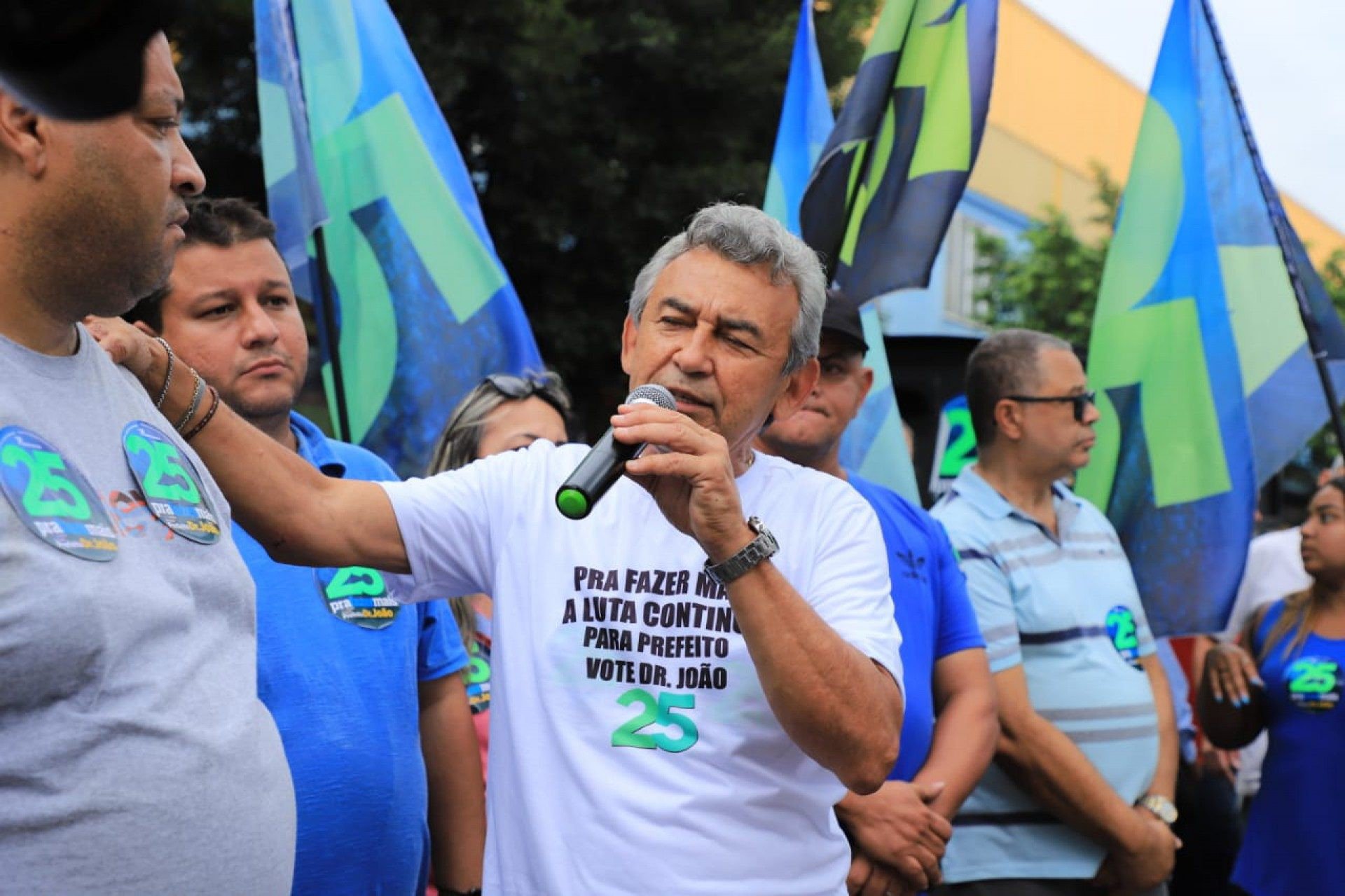 Doutor Jo&atilde;o andou de manh&atilde; pelas ruas do Centro de S&atilde;o Jo&atilde;o de Meriti. - Divulga&ccedil;&atilde;o