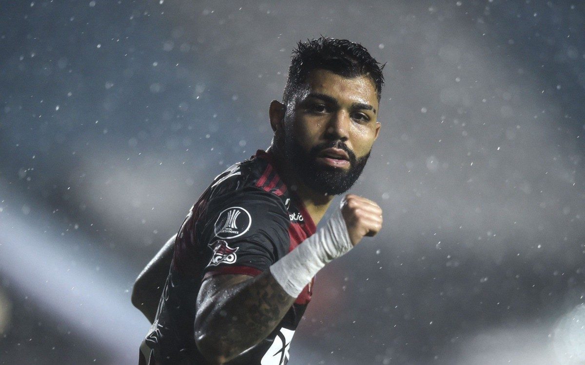 Brazil's Flamengo Gabriel Barbosa celebrates after scoring against Argentina's Racing during their closed-door Copa Libertadores round before the quarterfinals football match at the Presidente Peron stadium in Avellaneda, Buenos Aires Province, Argentina, on November 24, 2020. (Photo by Marcelo Endelli / POOL / AFP) - AFP