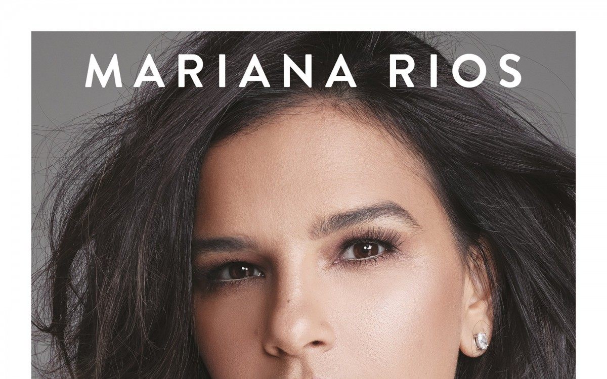 Mariana Rios e a capa do livro 'Basta Sentir', que est&aacute; lan&ccedil;ando: "A vida que eu tenho hoje &eacute; muito distante da minha vida na inf&acirc;ncia", diz