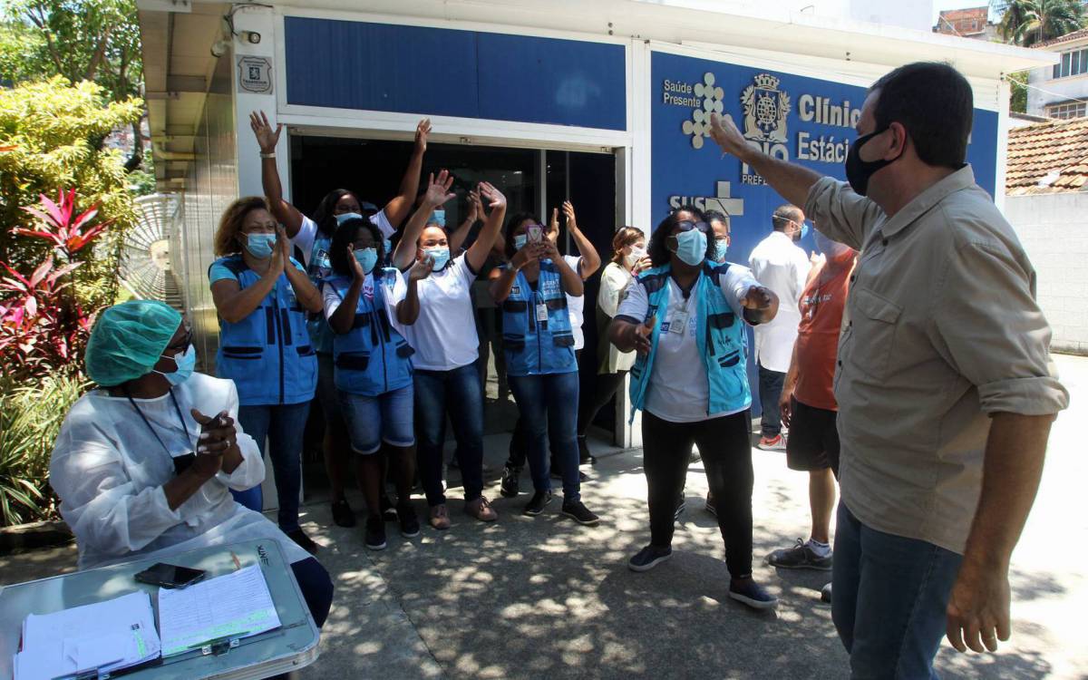 O candidato Eduardo Paes visitou a Policlínica Estácio de Sá - Estefan Radovicz / Agência O Dia