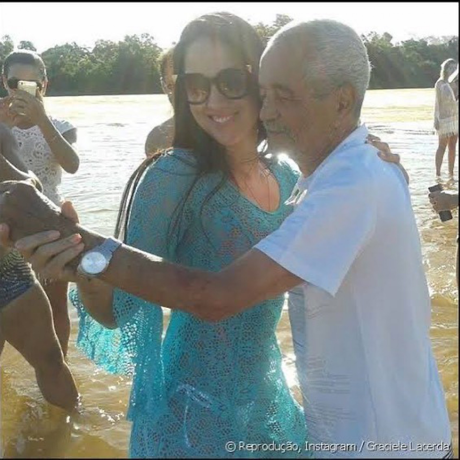 Graciele Lacerda, noiva de Zez&eacute; Di Camargo, homenageia o sogro - Reprodu&ccedil;&atilde;o Internet