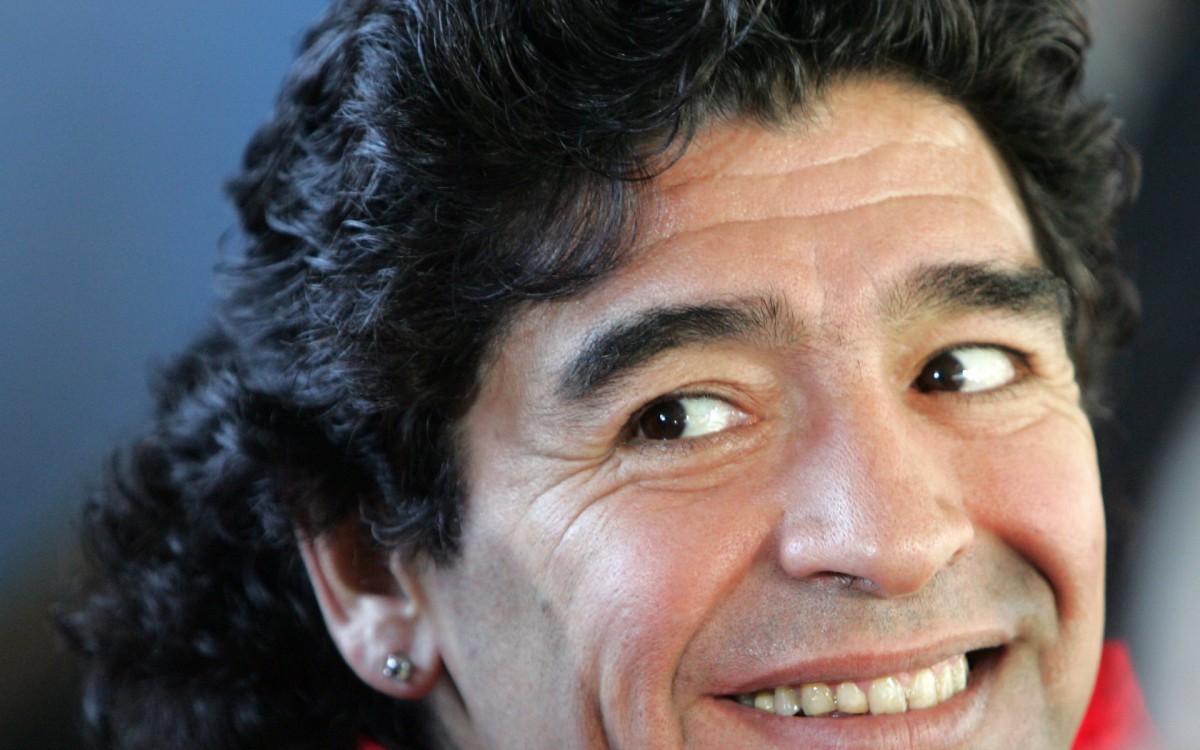 Maradona deixa anel da sorte avaliado em R$ 1,5 milhão de herança -  11/12/2020 - UOL Esporte