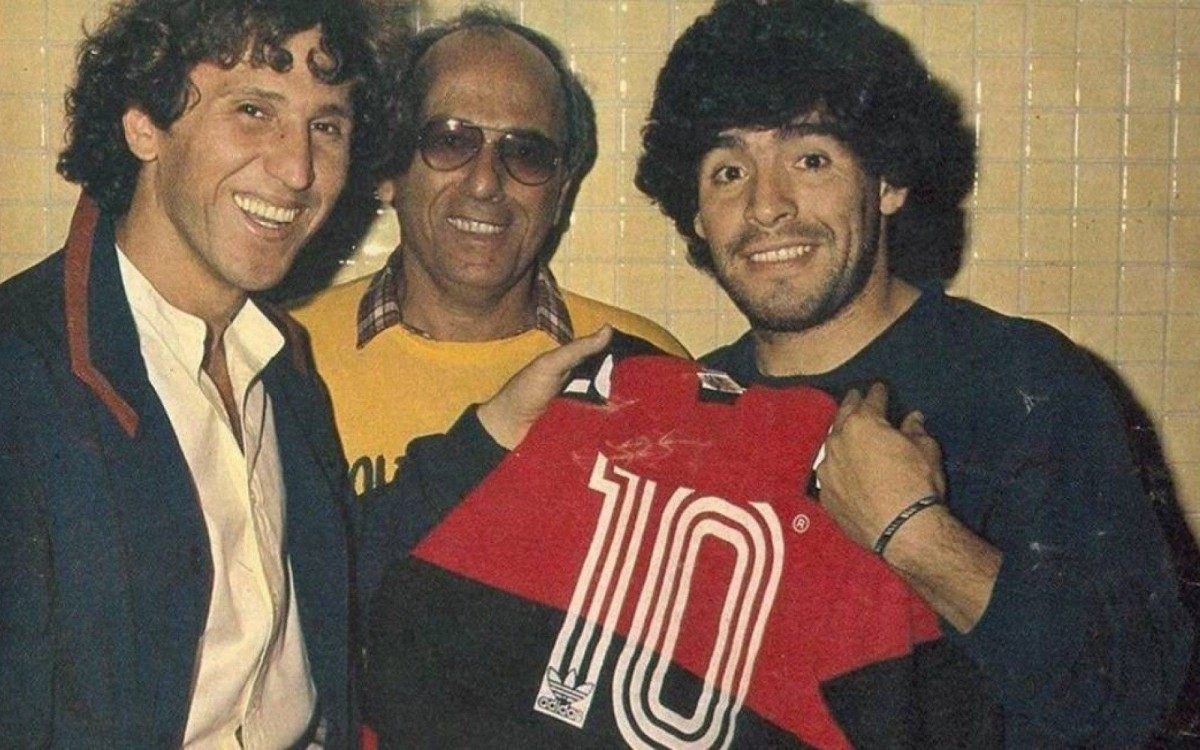 Rivais no clássico entre Brasil e Argentina, Zico e Maradona se tornaram amigos na passagem pela Itália - Reprodução