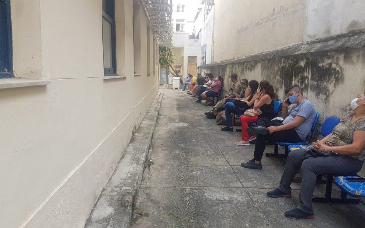 No Centro Municipal de Saúde Manoel José Ferreira, no Catete, cariocas tiveram que aguardar mais de cinco horas para fazer o exame - Acervo Pessoal
