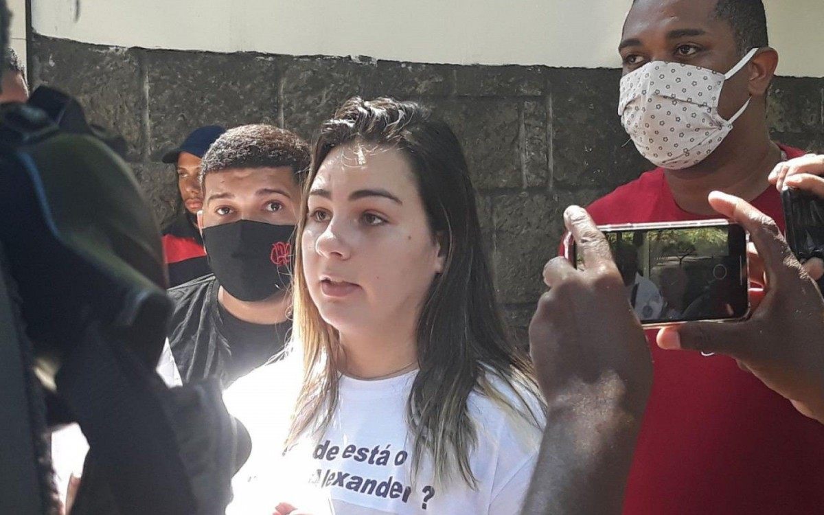 Daniely dos Santos Pimenta, esposa do motoboy Márcio Alexander Nunes - Divulgação