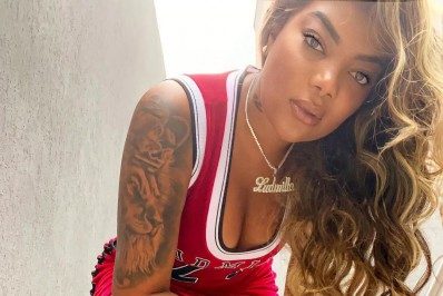 Ludmilla compartilha foto fumando cigarrinho misterioso em varanda de hotel