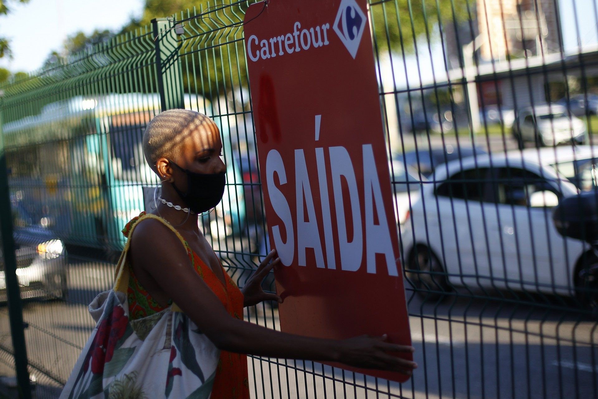 Manifestantes pedem demiss&atilde;o do CEO da Rede Carrefour no Brasil, Noel Prioux - Luciano Belford/Agencia O Dia
