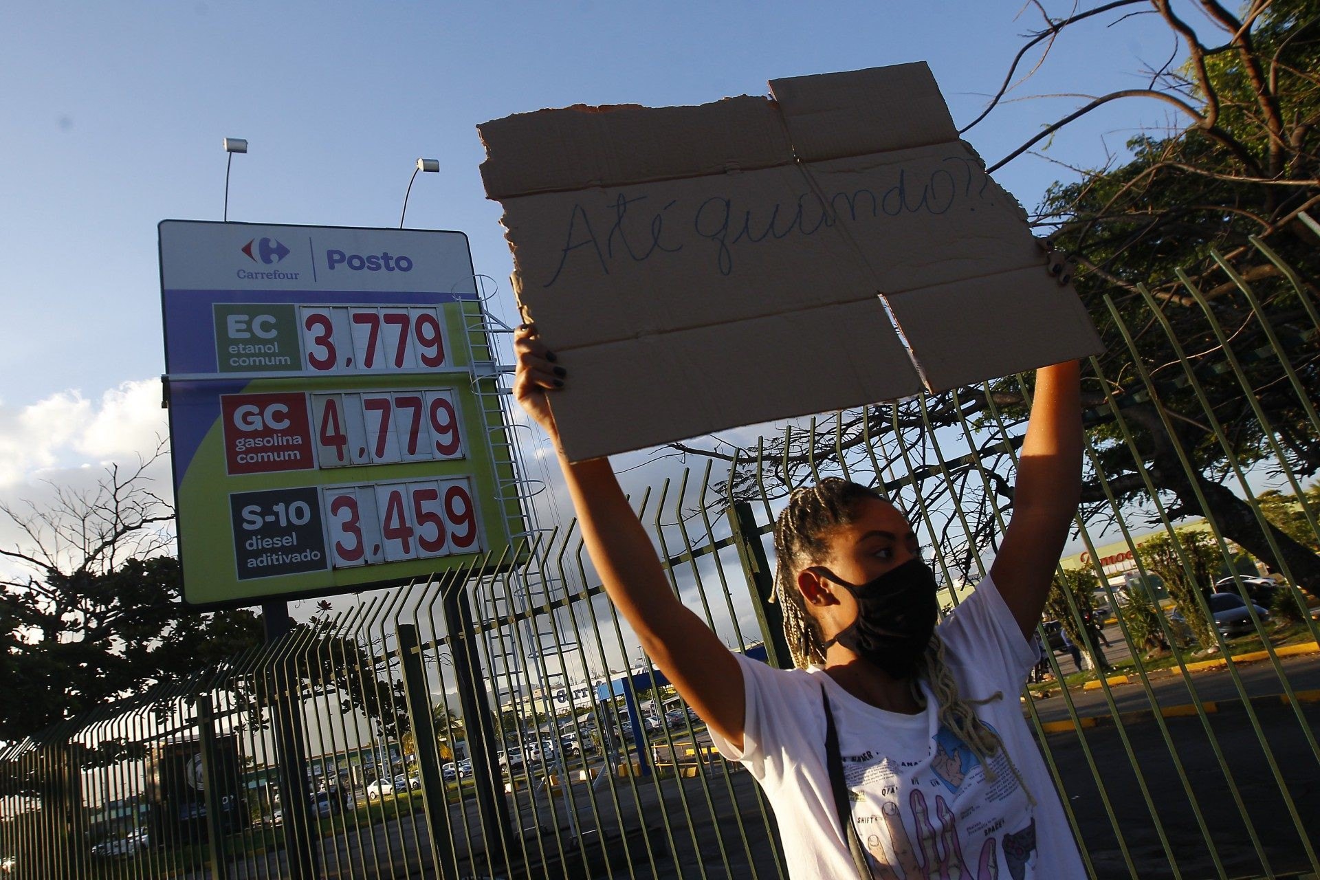 Manifestantes pedem demiss&atilde;o do CEO da Rede Carrefour no Brasil, Noel Prioux - Luciano Belford/Agencia O Dia