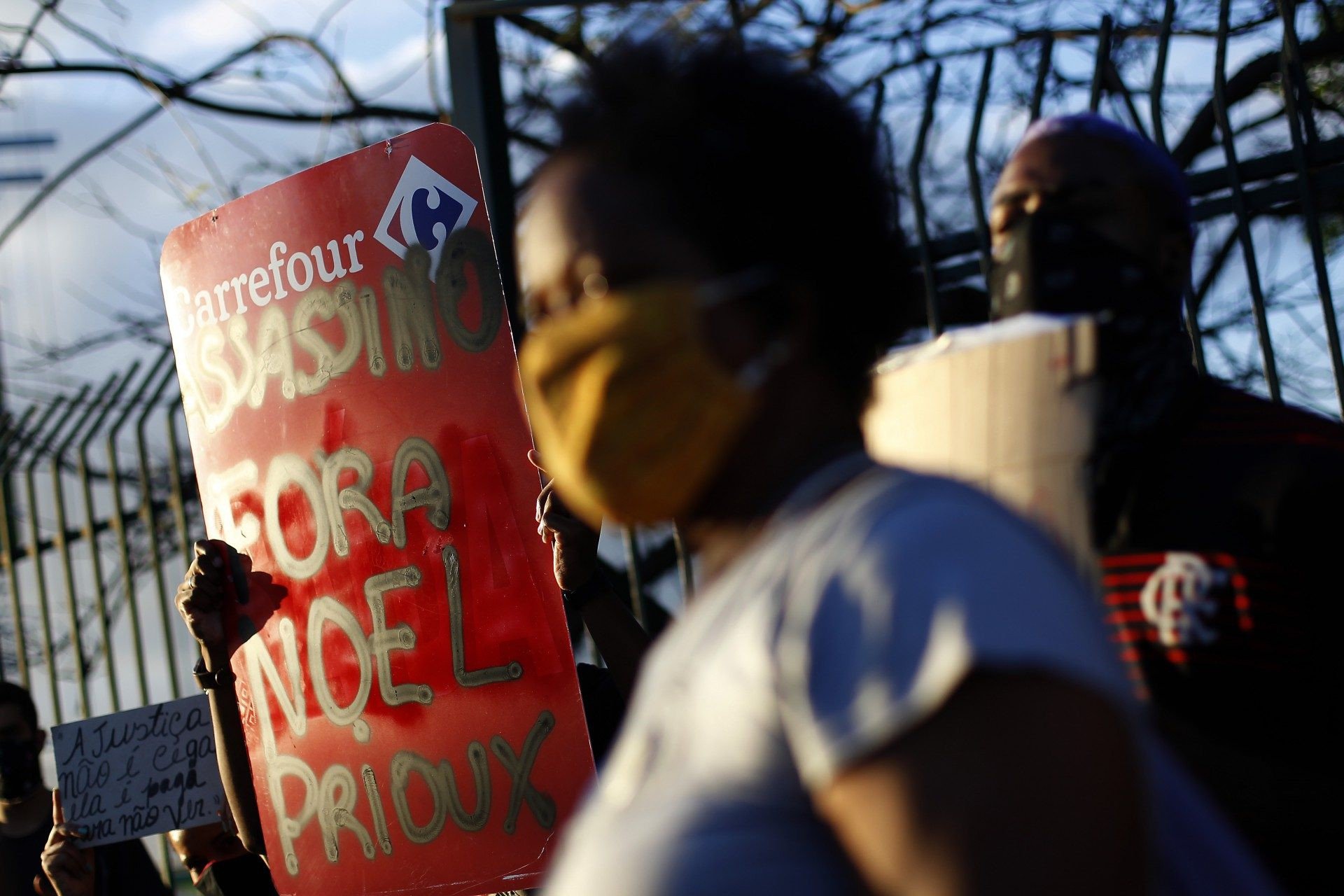 Manifestantes pedem demiss&atilde;o do CEO da Rede Carrefour no Brasil, Noel Prioux - Luciano Belford/Agencia O Dia