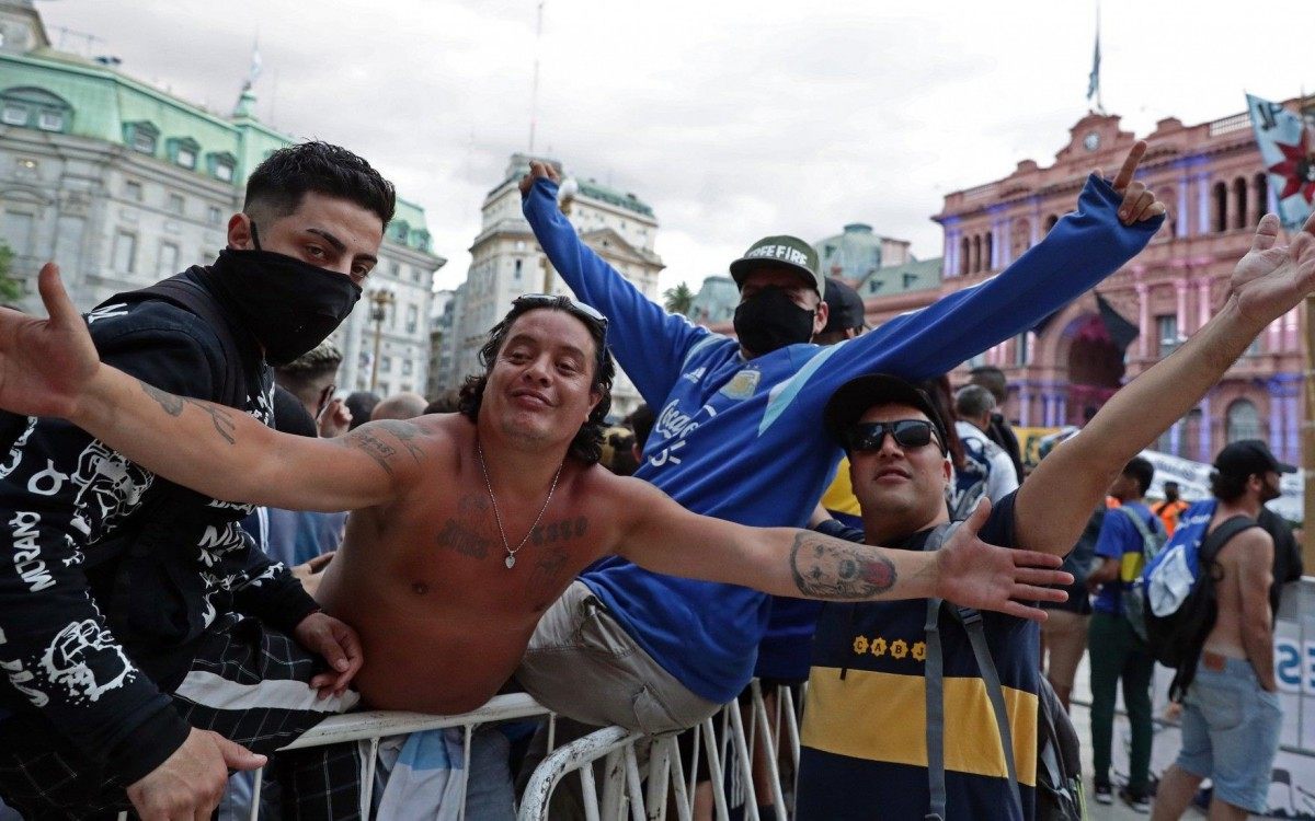 Vel&oacute;rio de Maradona come&ccedil;ou em Buenos Aires