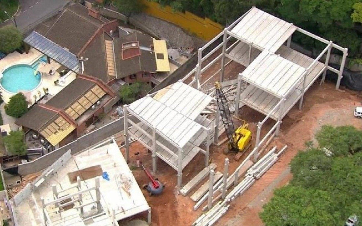 Acidente aconteceu no final da manhã desta quinta (26) - Reprodução TV Globo