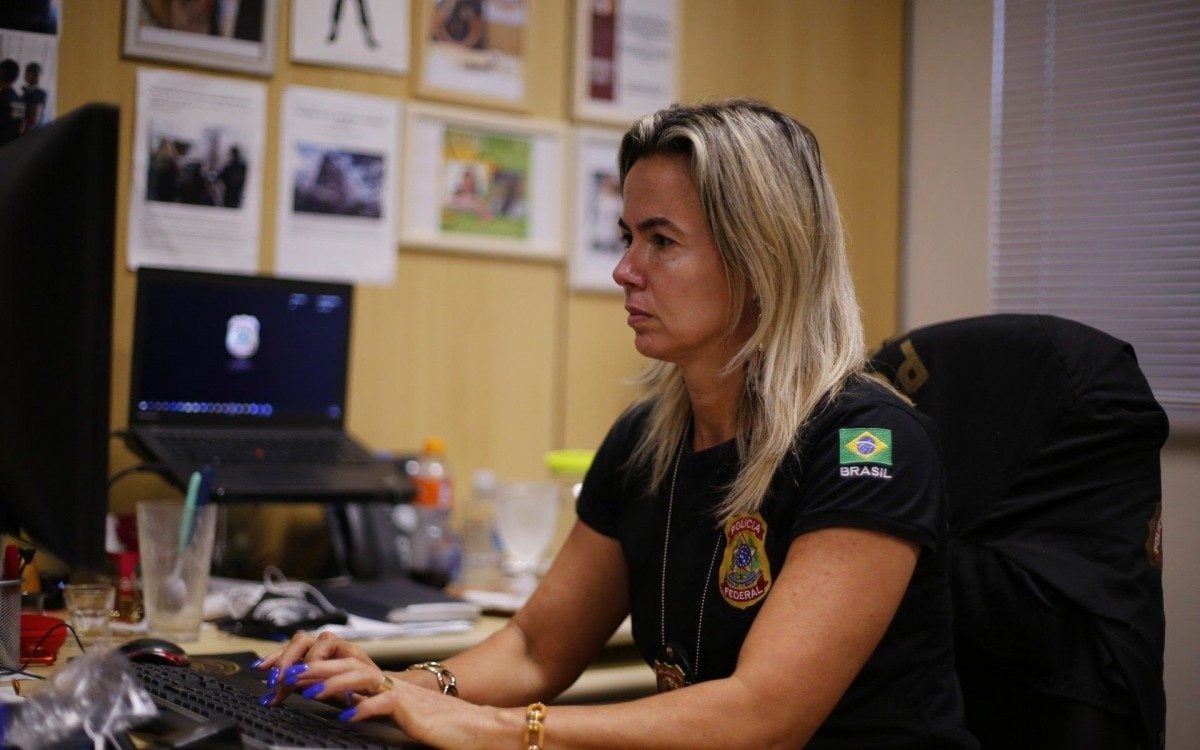Delegada da Polícia Federal e Coordenadora do Grupo de Repressão aos Crimes Cibernéticos no Estado do Rio de Janeiro Doutora Paula Mary. 