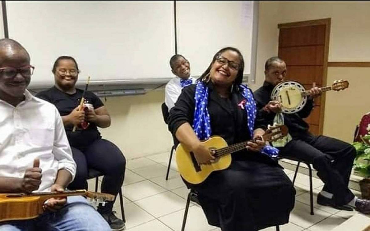 Além de professora, Veronica é também escritora e especialista em Neurociência Pedagógica