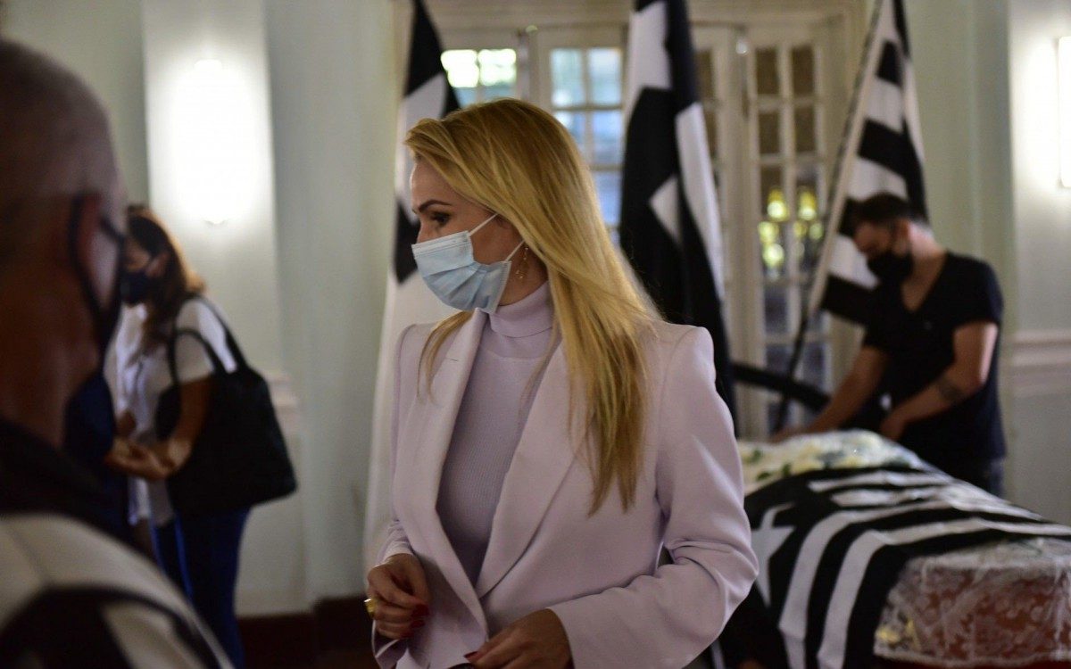 Corpo de Fernando Vanucci é velado no salão nobre do Clube de Regatas Botafogo, na Zona Sul do Rio, nesta quinta-feira