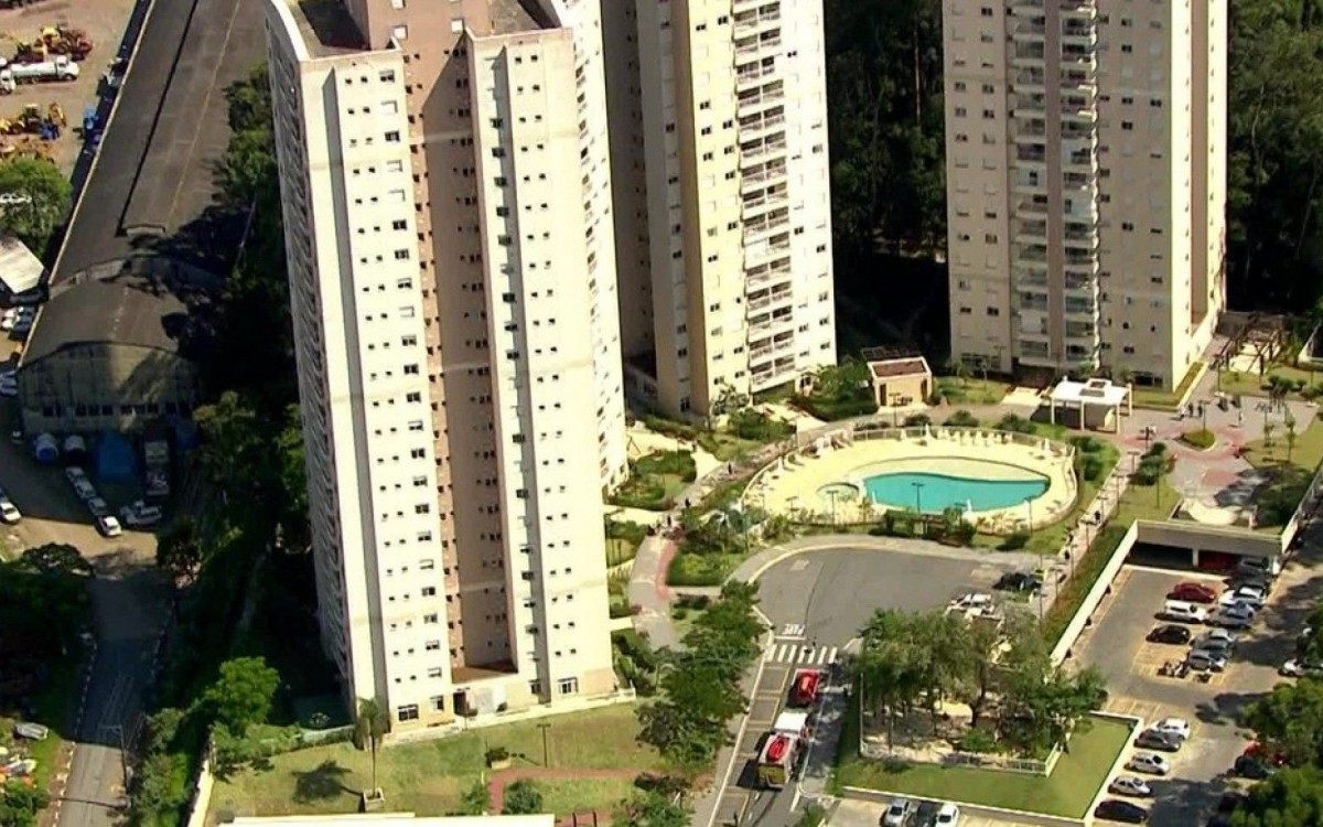 O acidente ocorreu na Avenida São Paulo Paraná, no bairro Jardim Elvira, em Osasco (SP) - Reprodução / TV Globo 