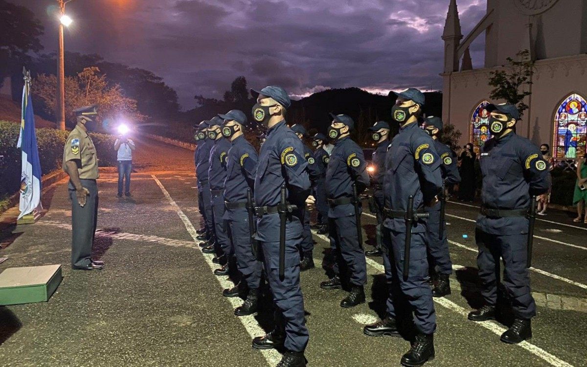 Solenidade de formatura da primeira turma da GCM ocorreu na sede do Tiro de Guerra 01-001.