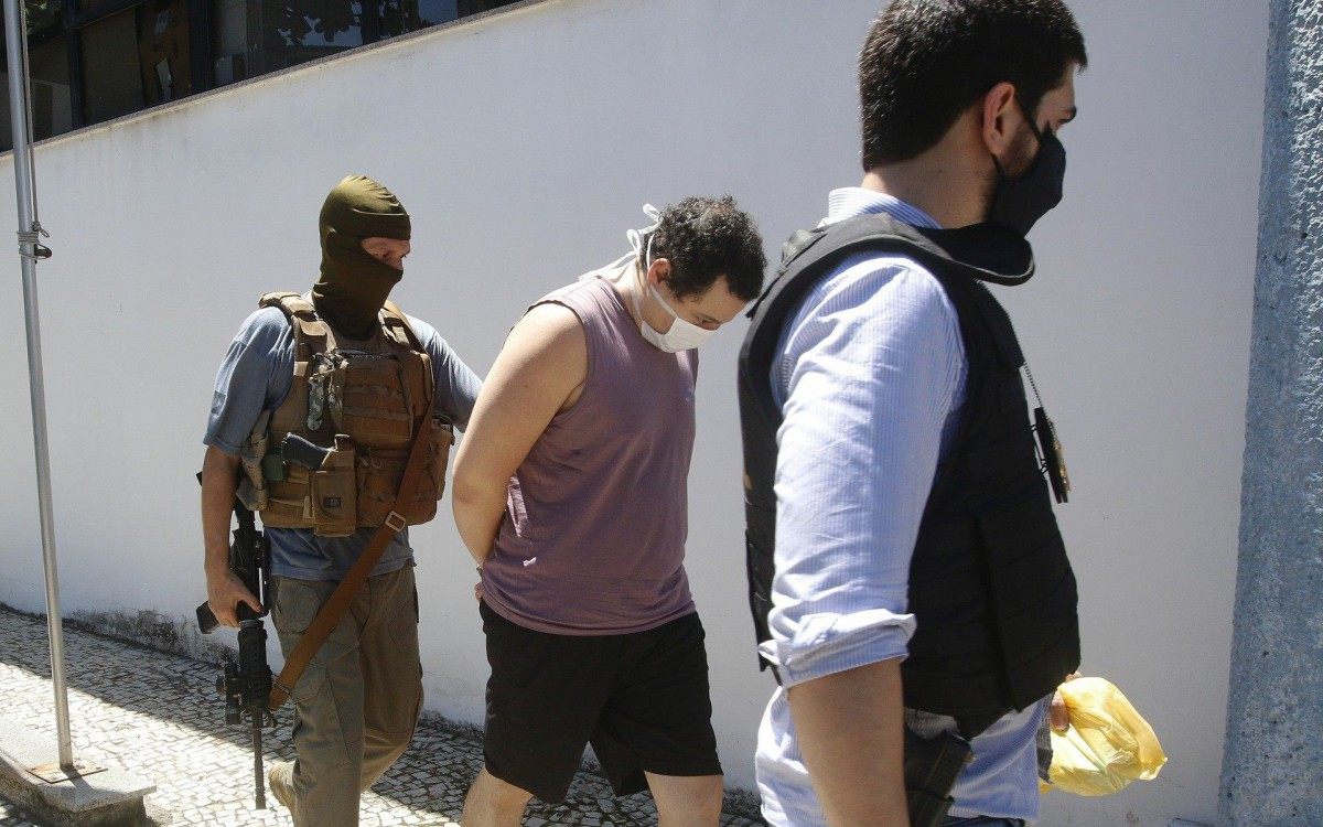 Policia - A Policia Federal deflagra Operaçao Lagrimas do Amarante, com objetivo de investigar a pratica dos crimes de compartilhamento, posse e possivel produçao de pornografia infantil.