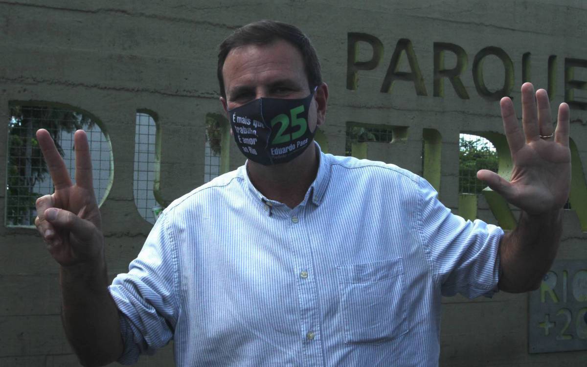 Candidato Eduardo Paes no Parque de Madureira, nesta quinta-feira (26).