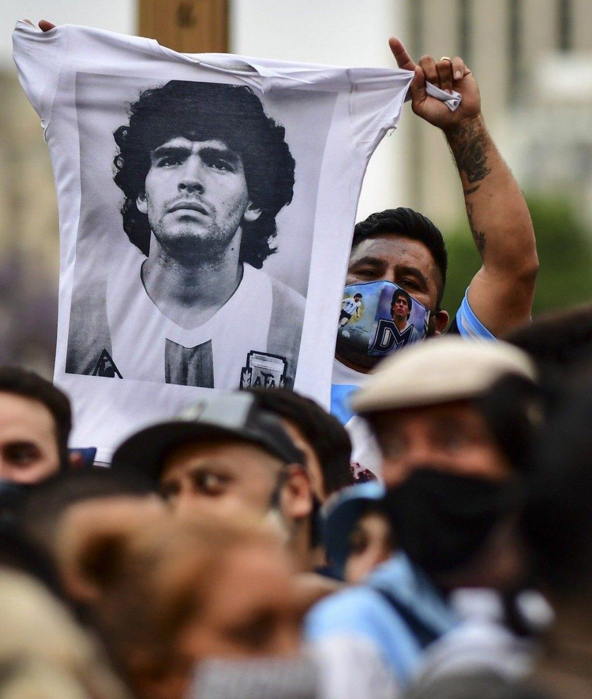 Vel&oacute;rio de Maradona na Casa Rosada, sede do governo argentino, re&uacute;ne dezenas de milhares de f&atilde;s