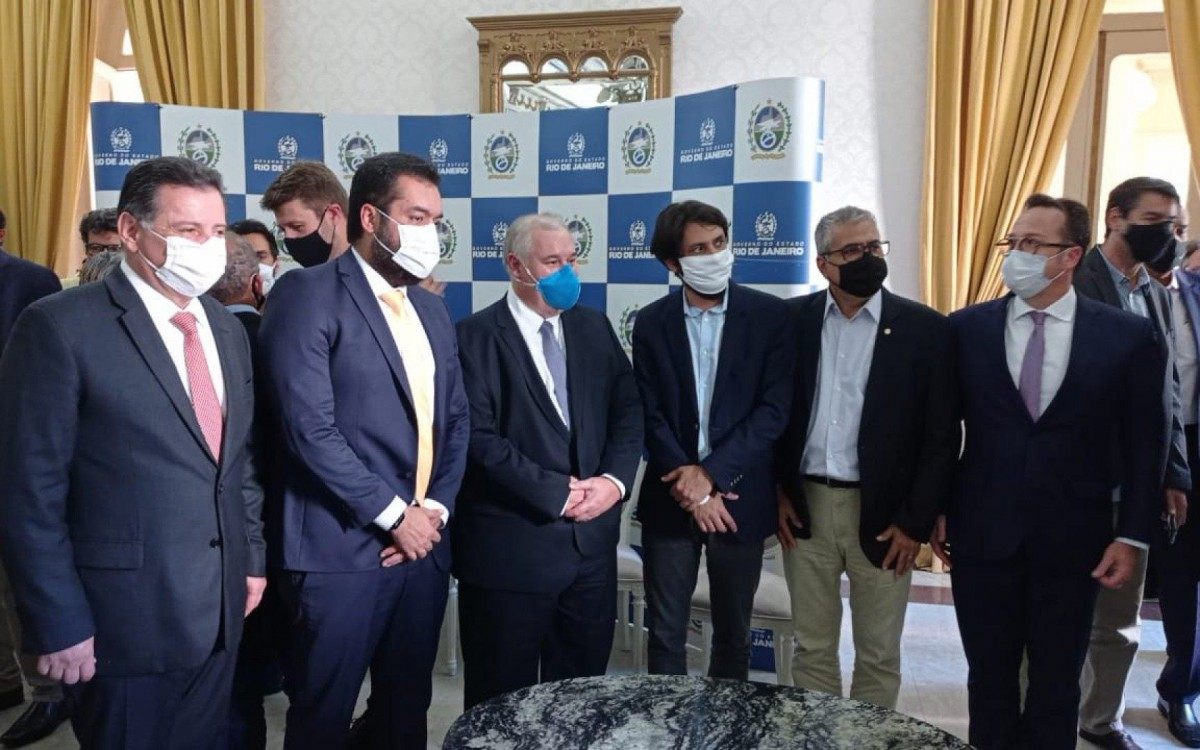 Samuca participa de solenidade de regulamentação do Polo Metalmecânico - Divulgação