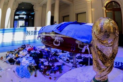 Justiça da Argentina analisa áudios em investigação sobre morte de Maradona