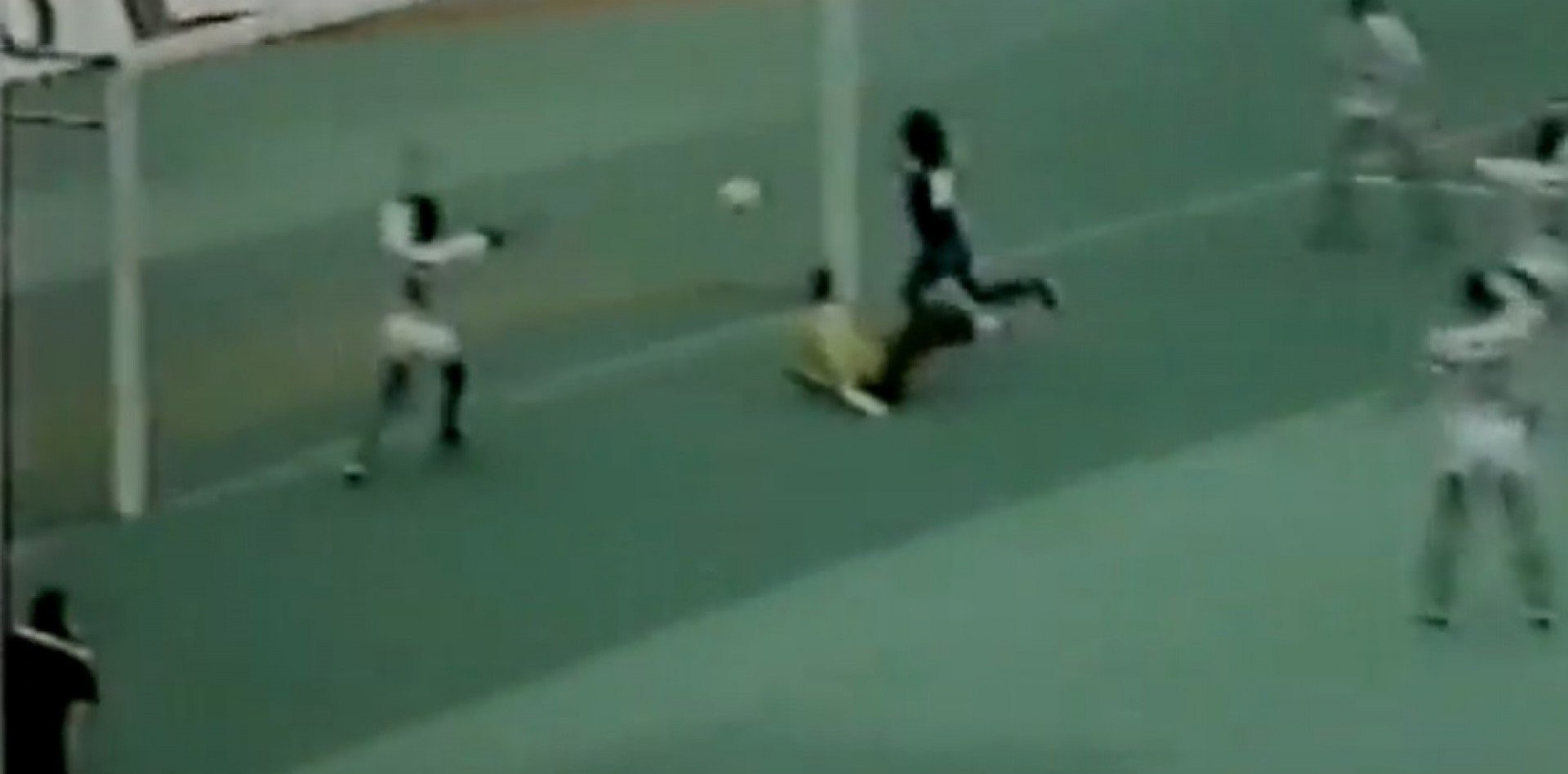 Maradona fez gol de m&atilde;o no Fluminense