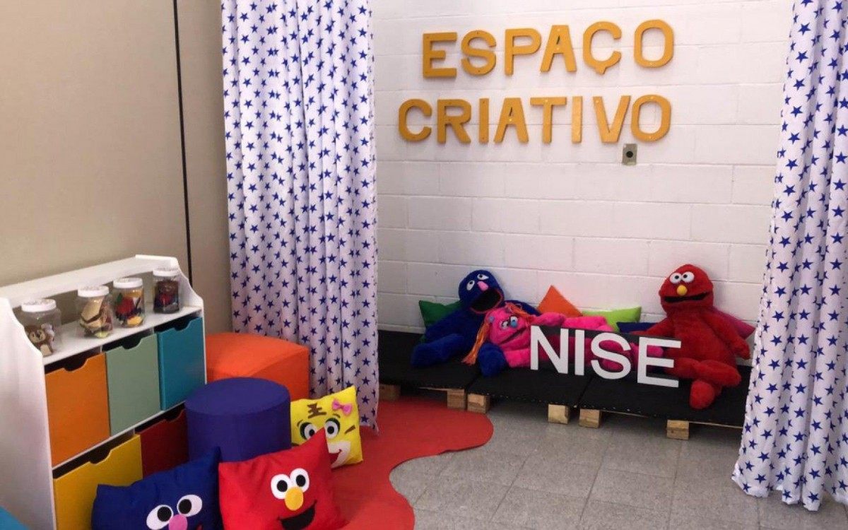 Creche municipal transforma sobras de madeira numa 'Árvore dos Sonhos'