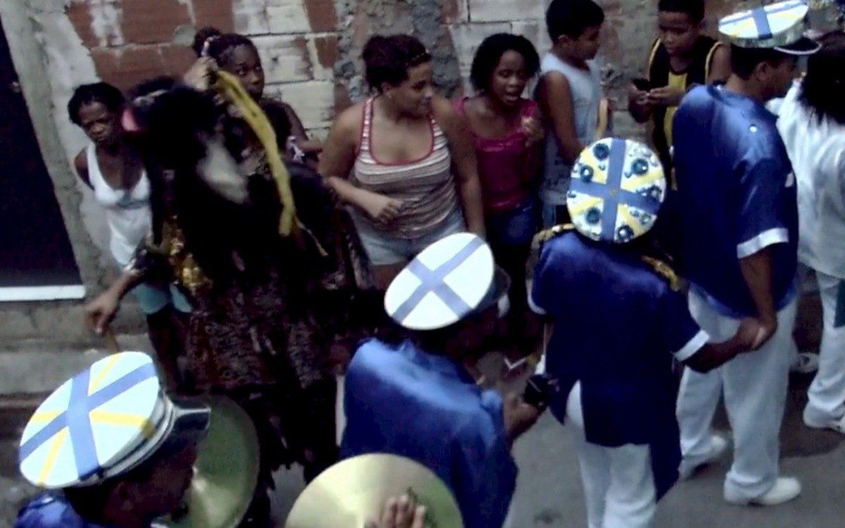 A Folia de Reis Penitentes do Santa Marta existe desde o final dos anos 60 - H&iacute;bridos / Reprodu&ccedil;&atilde;o