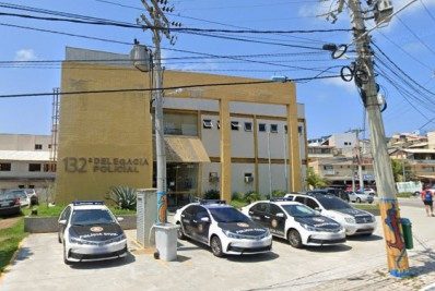 Homem mata mulher a facadas na frente da filha do casal