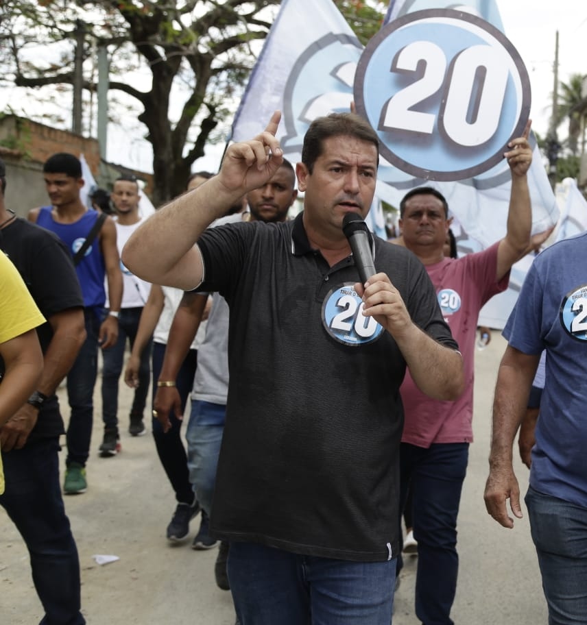 Em Meriti, L&eacute;o Vieira combate a mil&iacute;cia e o tr&aacute;fico de drogas que assombram moradores 