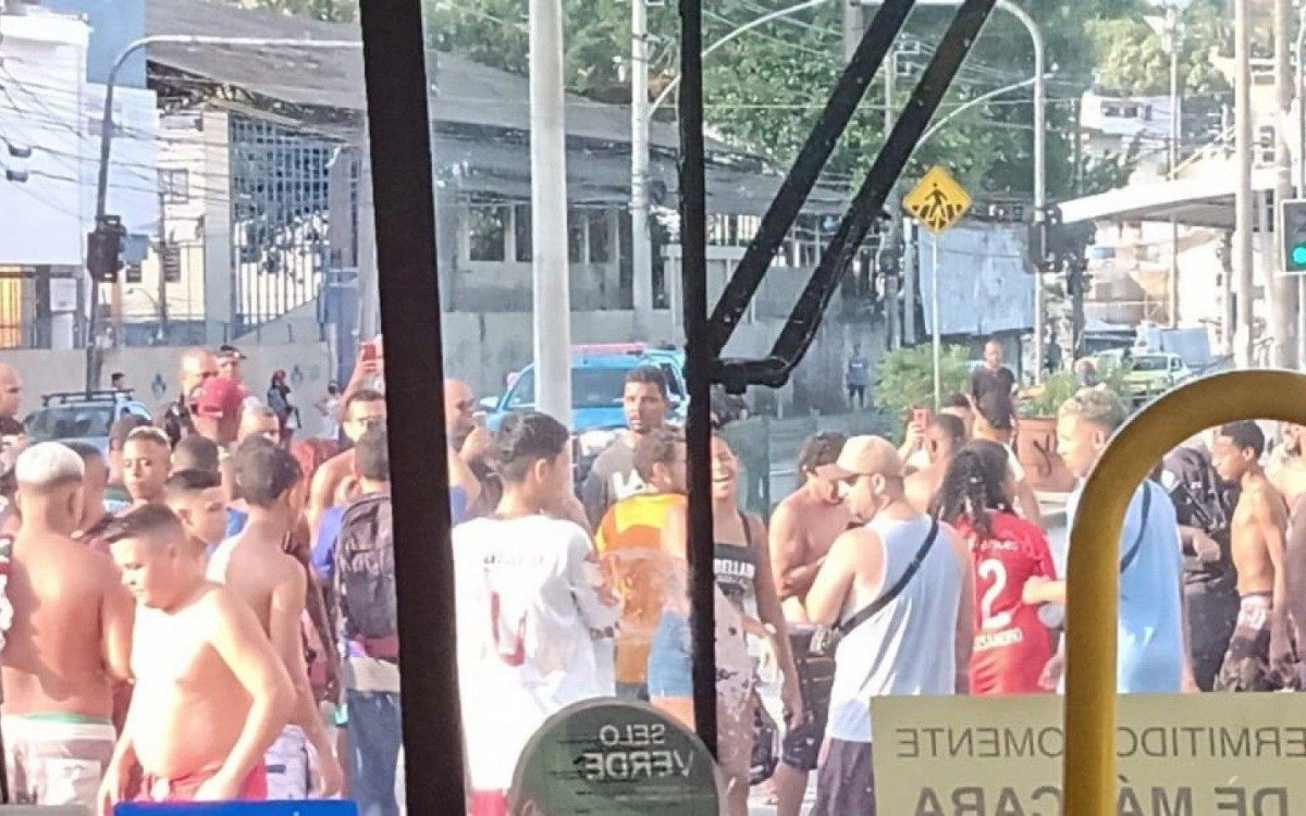 Tiroteio fecha Mercadão de Madureira e trecho entre as estações de BRT Manaceia e Galeão, no corredor da Transcarioca

 - Arquivo Pessoal