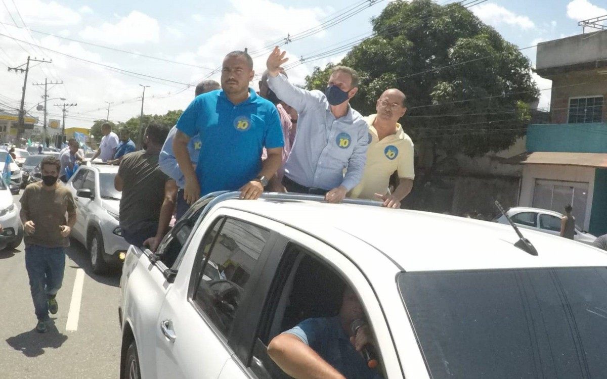 Na véspera da eleição, Marcelo Crivella faz carreata na Zona Oeste - Daniel Castelo Branco/ Agência O DIA