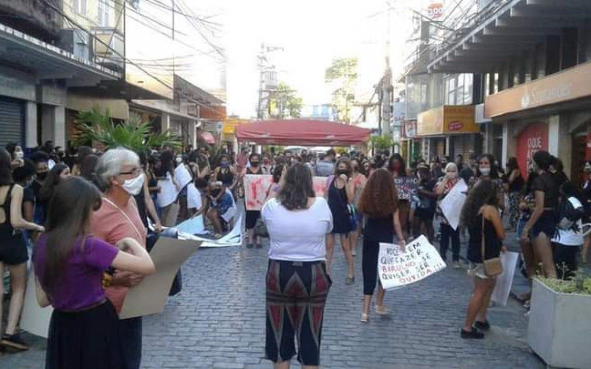 Manifestantes pedem justiça por Mayara, assassinada ontem (27)