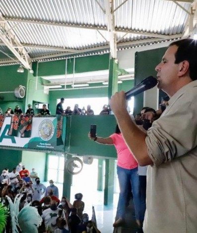 Eduardo Paes chama Marcelo Crivella de ‘prefeito do preconceito’ durante evento na quadra da Mocidade Independente de Padre Miguel, na Zona Oeste