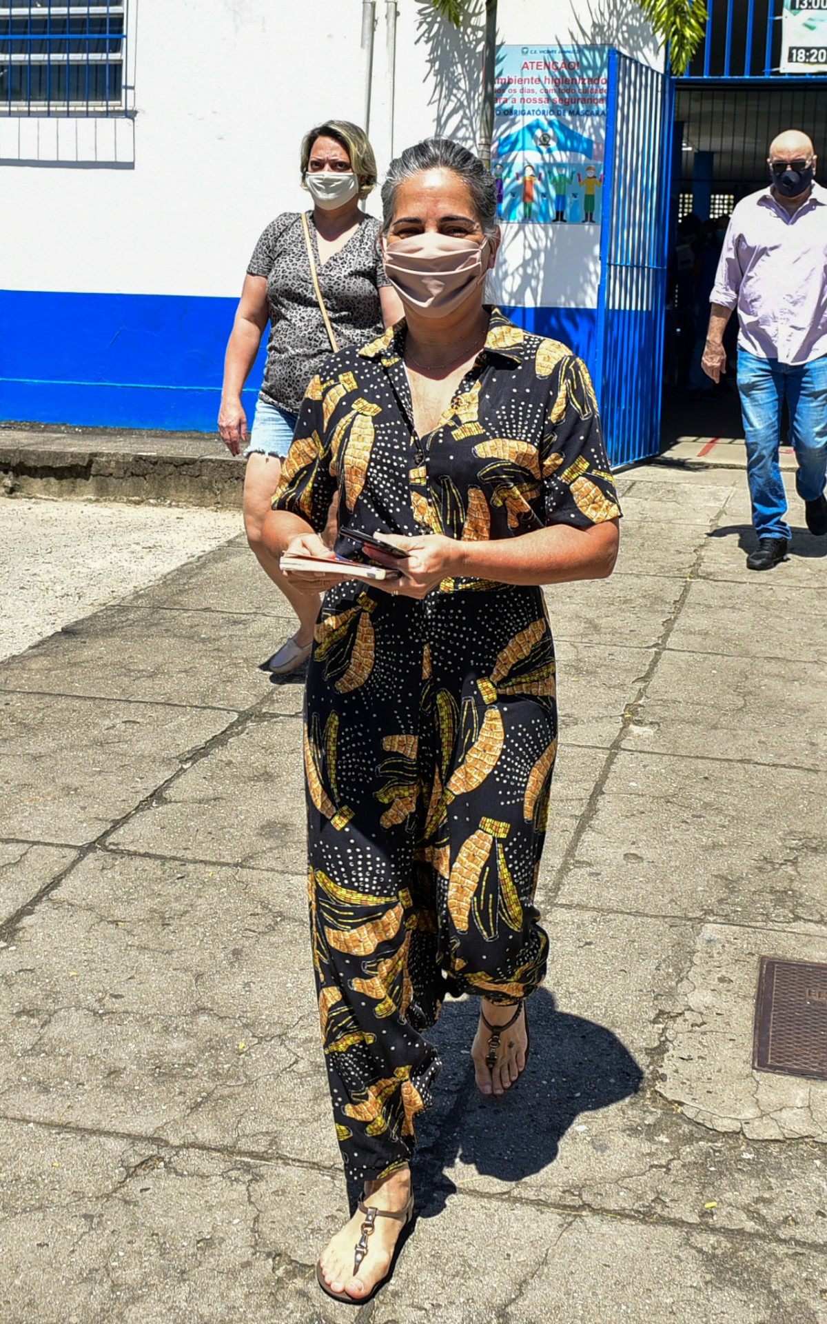 Gloria Pires votou no segundo turno em escola na Barra da Tijuca (RJ)