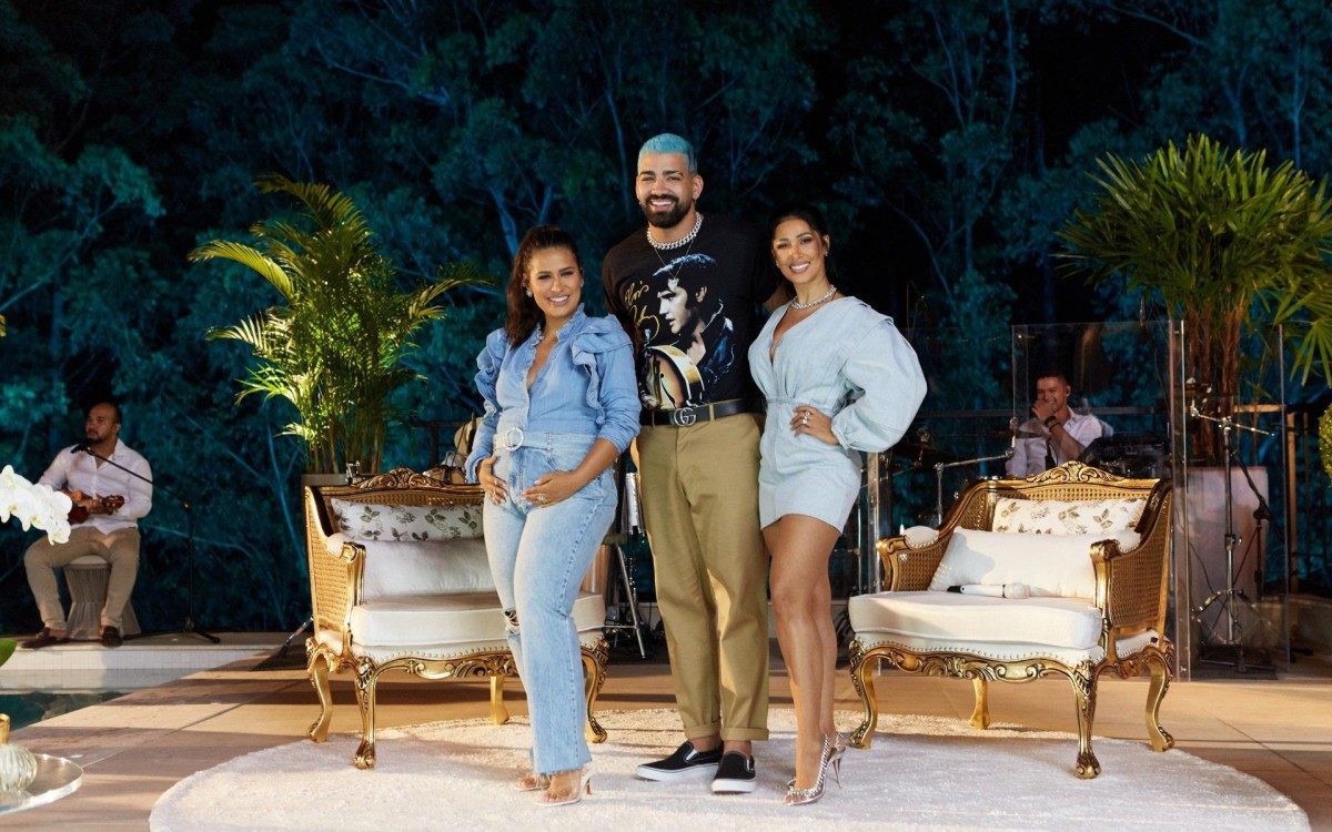 Simone e Simaria: dupla gravou com Bruno e Marrone (acima) e Dilsinho. À esq., Simone com o marido e o filho, 
e grávida, de barrigão
