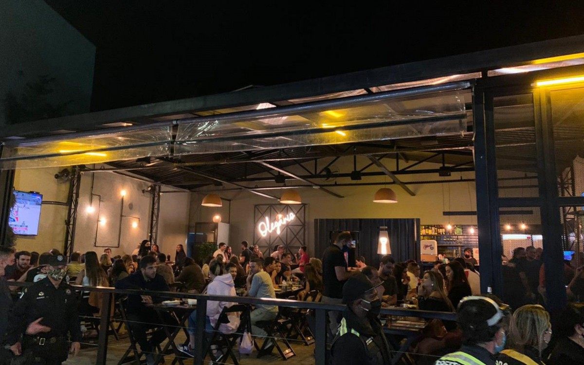 Rua 13 de Maio voltou a apresentar grande movimento na noite da última sexta-feira - Reprodução
