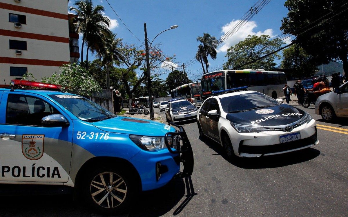 Greve de &ocirc;nibus deixa milhares de passageiros sem transporte neste domingo