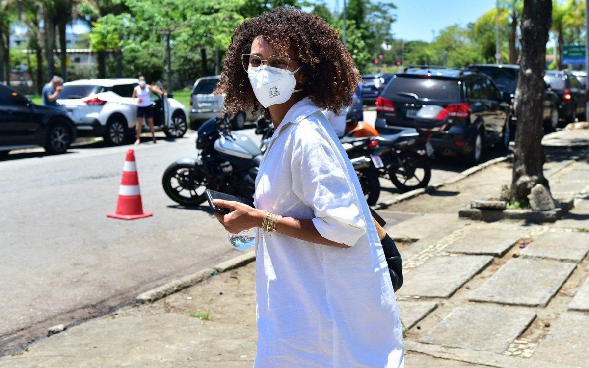 Tais Ara&uacute;jo votou no segundo turno em escola na Barra da Tijuca (RJ)