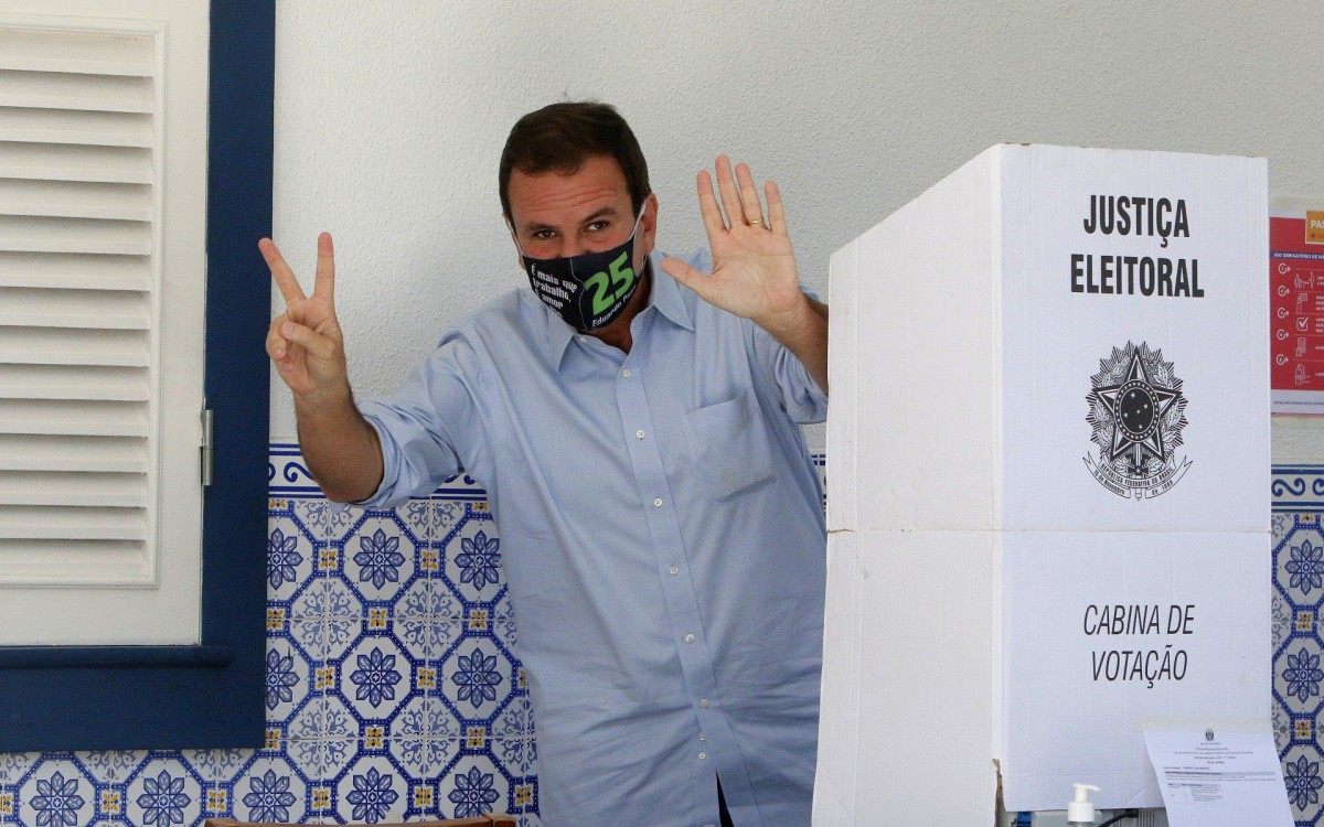 Politica - Eleiçoes 2020. Movimentaçao para votaçao no segundo turno das eleiçoes para prefeito do Rio de Janeiro. Na foto, candidato a prefeito, Eduardo Paes chegando para votar no Gavea Golf Club, na Gavea, zona sul do Rio.