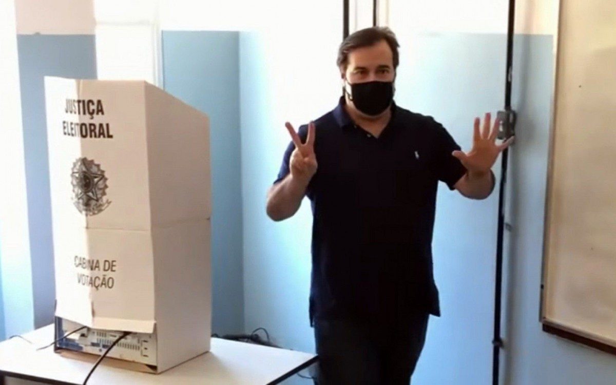 Presidente da Câmara votou em uma escola da Barra da Tijuca - Reprodução / Band