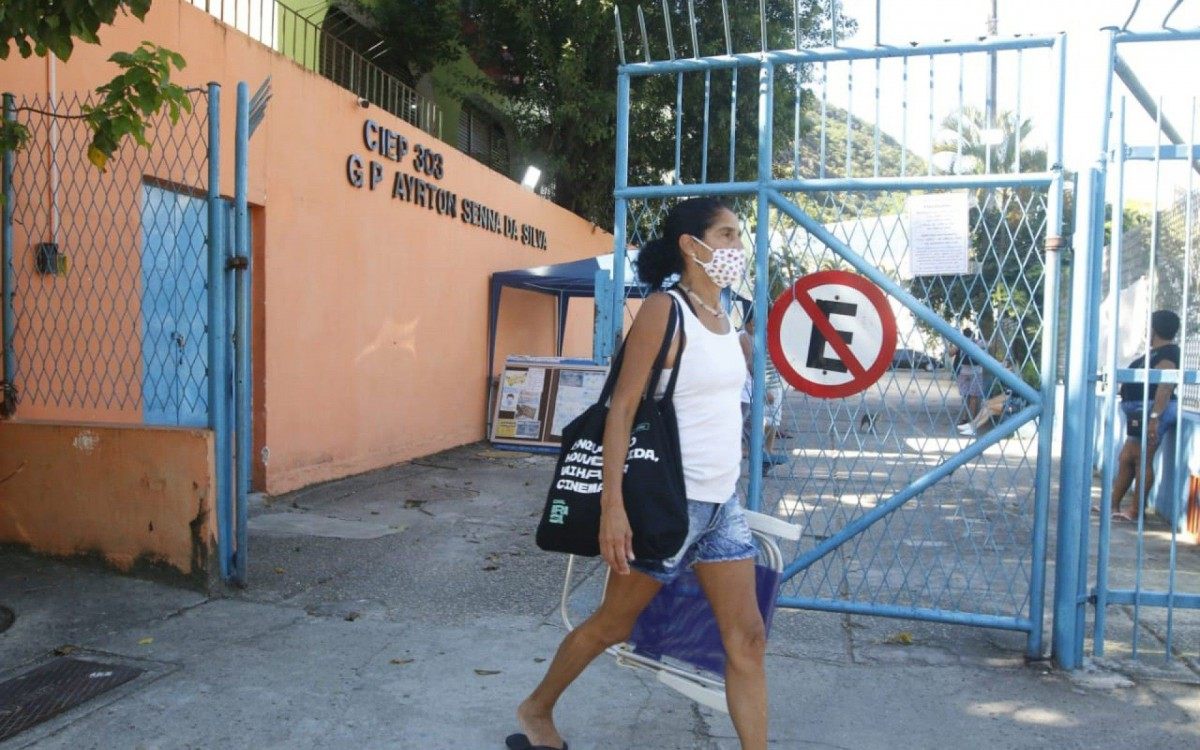 Isalena Araujo, após votar, partiu para a Praia de Ipanema