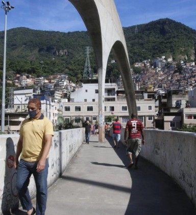 Movimenta&ccedil;&atilde;o tranquila na passarela da Rocinha, pr&oacute;ximo ao CIEP Ayrton Senna da Silva - Reginaldo Pimenta / Ag&ecirc;ncia O DIA