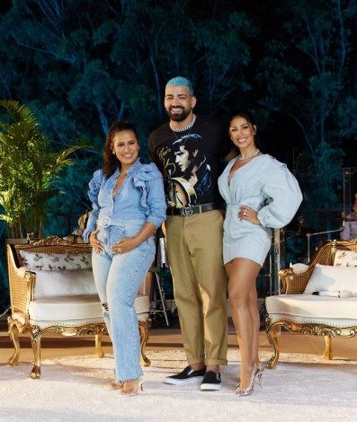 Simone e Simaria: dupla gravou com Bruno e Marrone (acima) e Dilsinho. À esq., Simone com o marido e o filho, 
e grávida, de barrigão - Leandro Franco