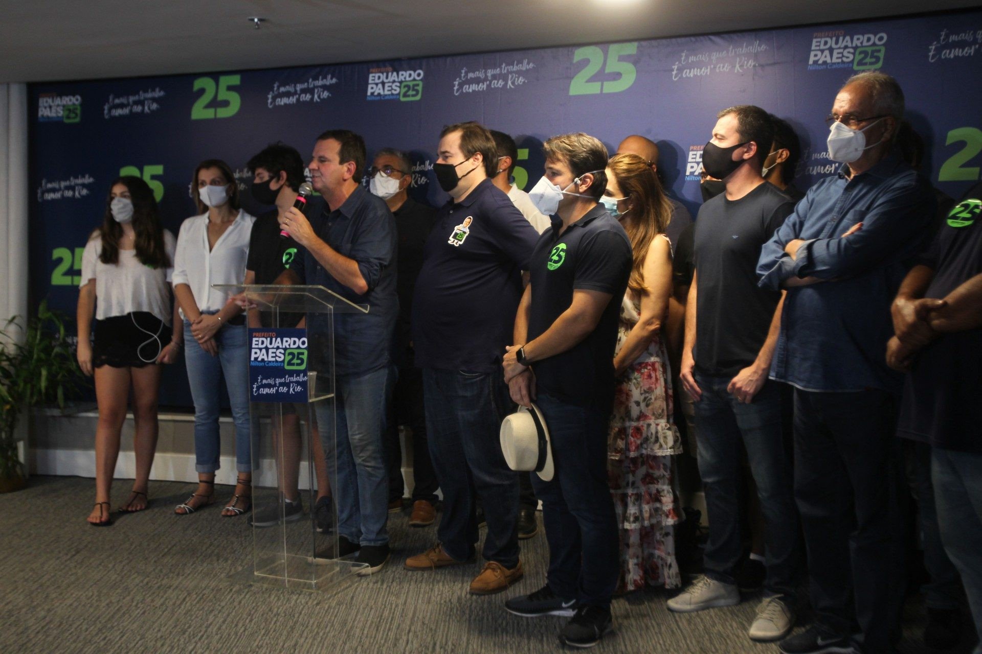 Eduardo Paes ganha a disputa com Marcelo Crivella para a prefeitura do Rio - Estefan Radovicz / Agencia O Dia