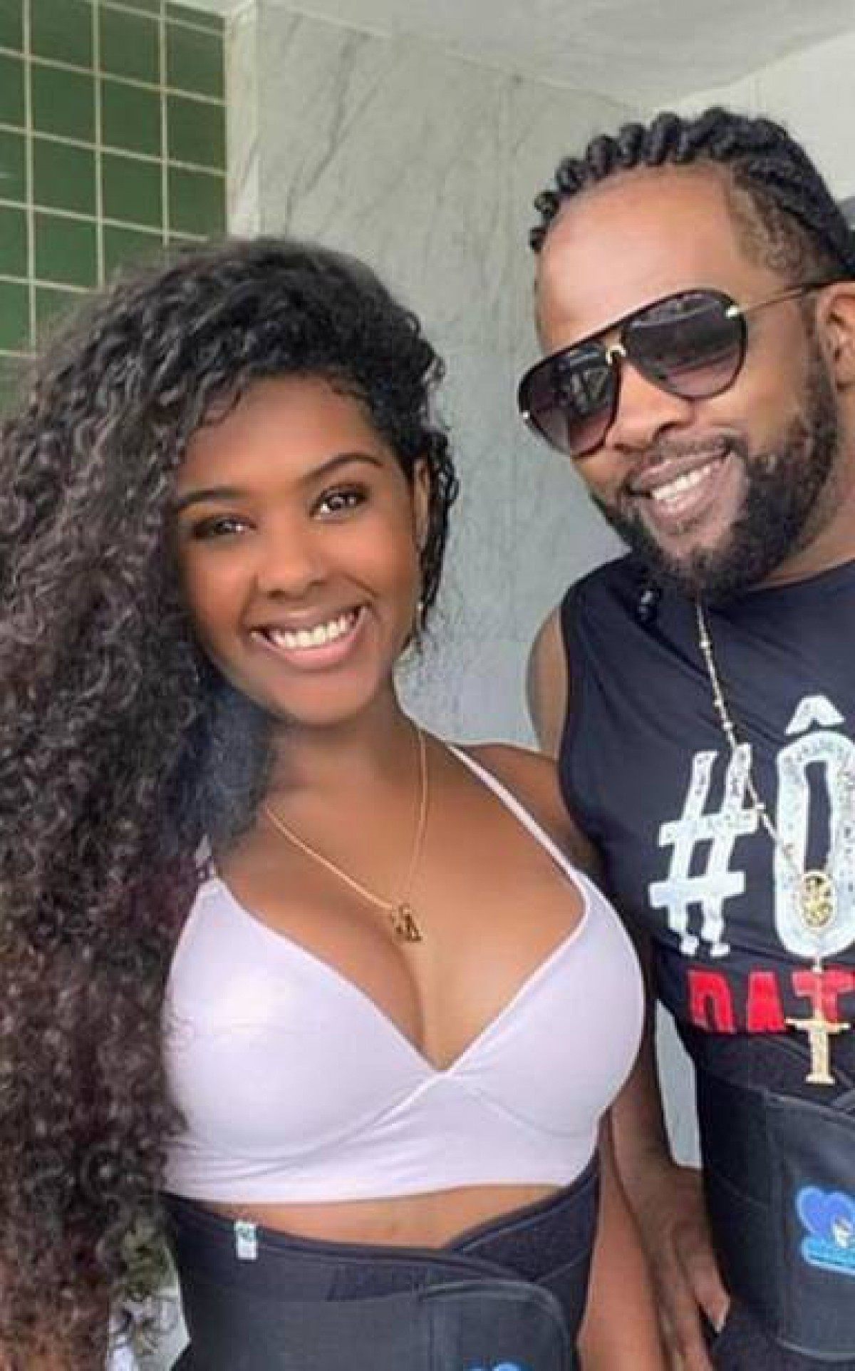Thay Pereira, de 21 anos, e Xande de Pilares, de 50: casal que malha unido - Reprodu&ccedil;&atilde;o Internet