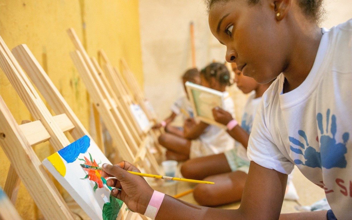 A Arte Salva atende 60 moradores das favelas 4 Rodas e Rampinha, no jardim Gramacho, em Caxias