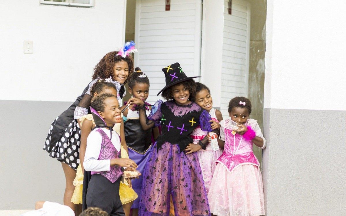 A Arte Salva atende 60 moradores das favelas 4 Rodas e Rampinha, no jardim Gramacho, em Caxias