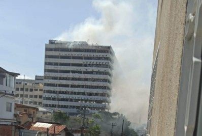 Incêndio atinge prédio da antiga Universidade Gama Filho