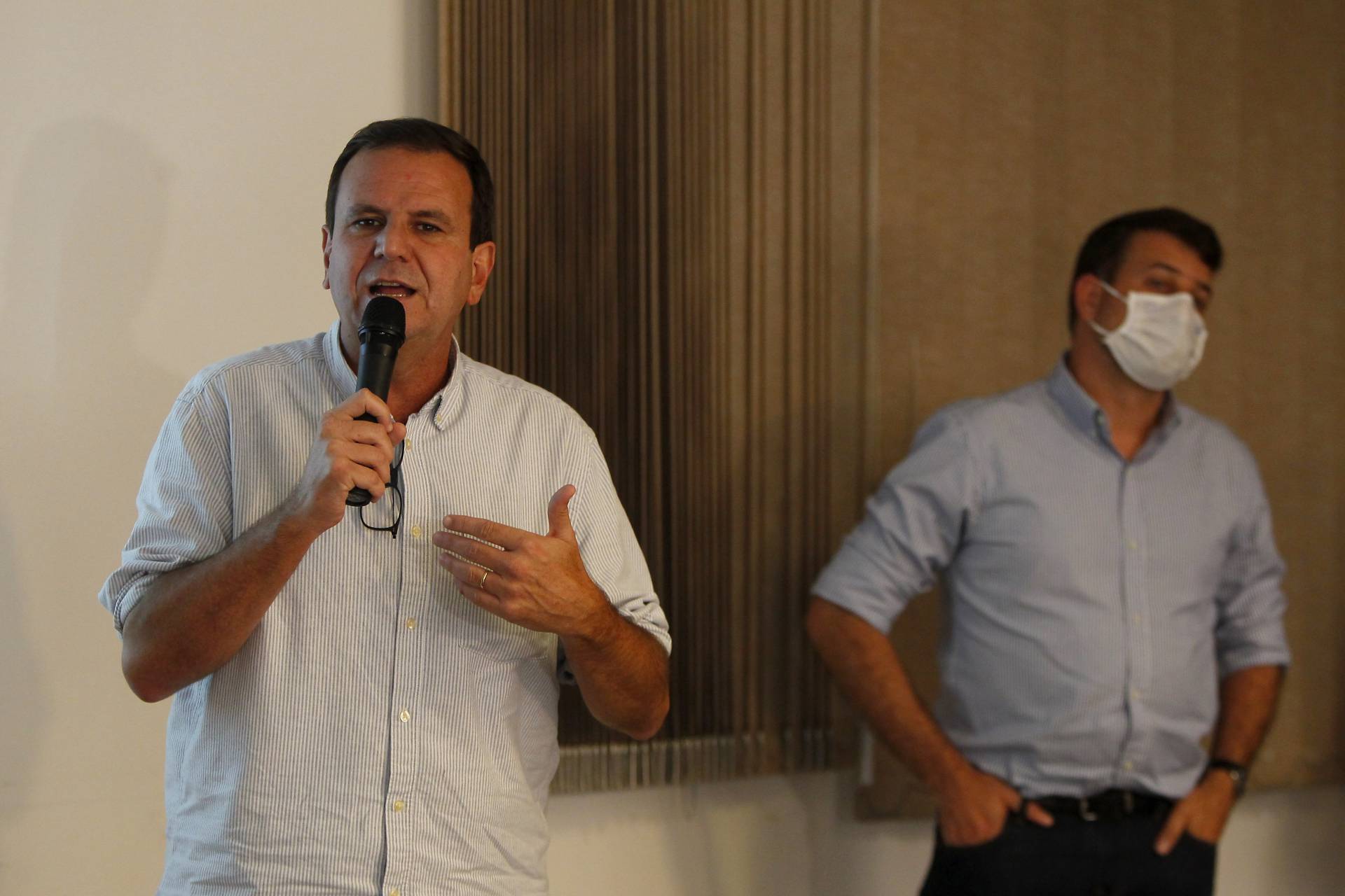 O prefeito eleito Eduardo Paes (DEM) apresentou o futuro secretário de Saúde do município, Daniel Soranz - Luciano Belford / Agência O Dia